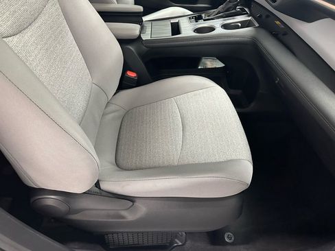 Used 2025 Toyota Sienna LE image 62
