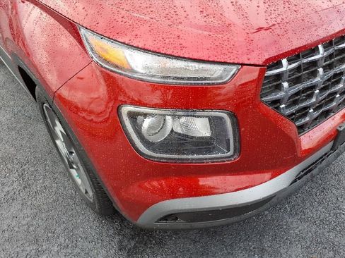 Used 2024 Hyundai Venue SEL image 2