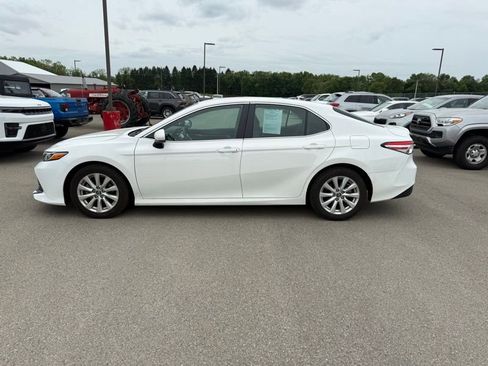 Used 2018 Toyota Camry LE FWD image 9