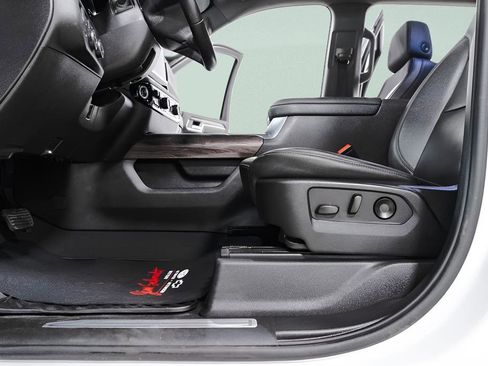 Used 2024 Chevrolet Silverado 2500 LTZ w/ LTZ Convenience Package AWD/4WD image 28