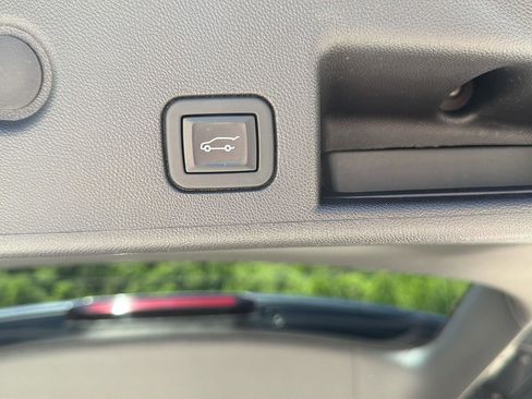 Used 2023 Chevrolet Equinox LT AWD/4WD image 22
