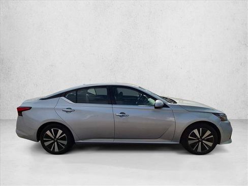 Used 2022 Nissan Altima 2.5 SV FWD image 4