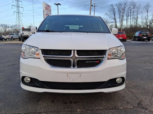 Used 2018 Dodge Grand Caravan SXT image 2