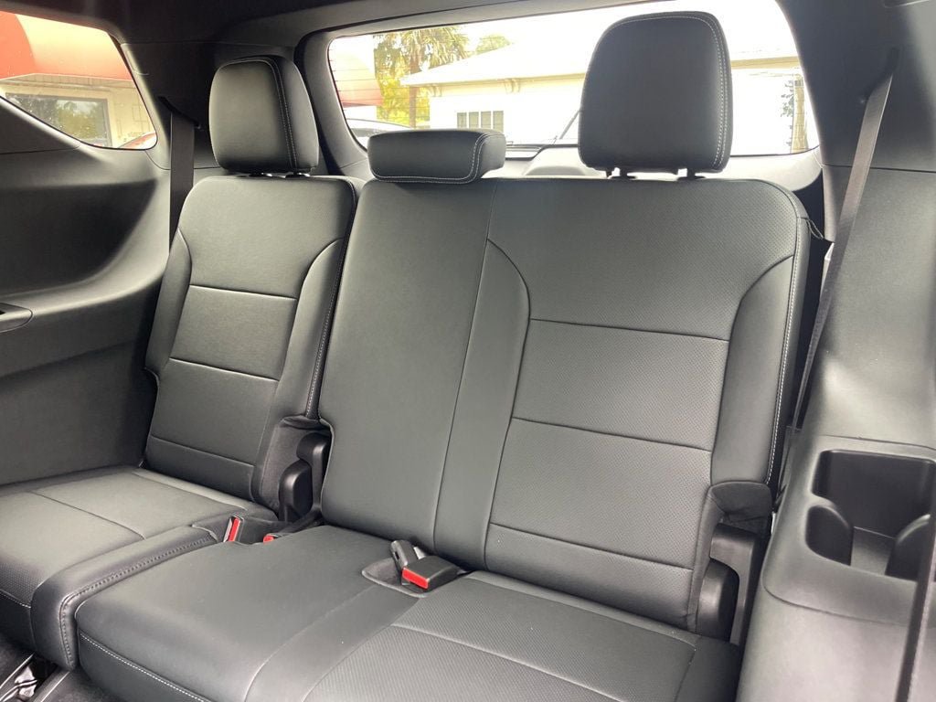 Used 2026 Chevrolet Traverse LT FWD image 12