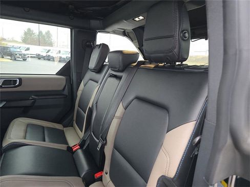 Used 2024 Ford Bronco Wildtrak image 16
