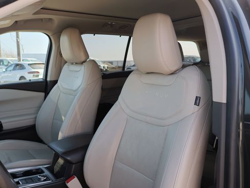 Used 2022 Ford Explorer Platinum w/ Equipment Group 601A image 14