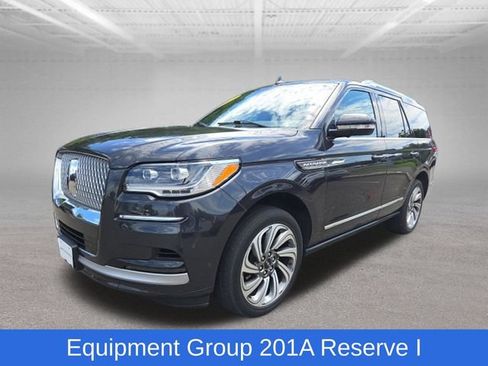 Used 2023 Lincoln Navigator Reserve AWD/4WD image 3