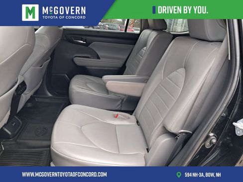 Used 2021 Toyota Highlander XLE image 11