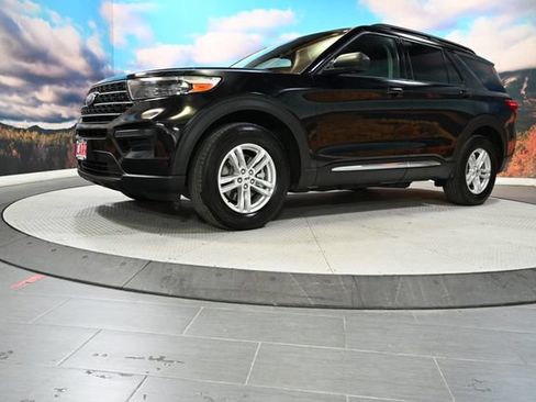 Used 2021 Ford Explorer XLT AWD/4WD image 3