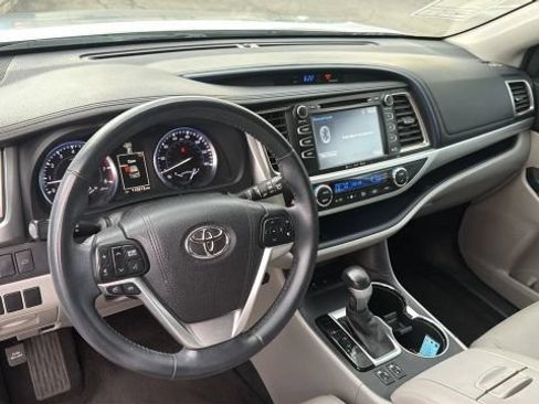 Used 2016 Toyota Highlander XLE FWD image 12
