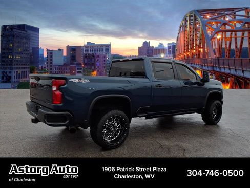 Used 2020 Chevrolet Silverado 2500 Custom w/ Custom Value Package image 3