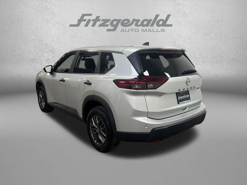 Used 2024 Nissan Rogue S FWD image 3