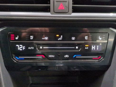Used 2025 Volkswagen Taos SEL AWD/4WD image 27