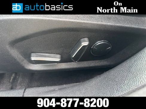 Used 2018 Ford Fusion SE w/ Fusion SE Technology Package FWD image 23