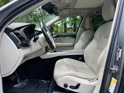 Used 2019 Volvo XC90 T6 Momentum AWD/4WD image 11