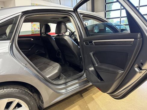 Used 2018 Volkswagen Passat 2.0T SE FWD image 88
