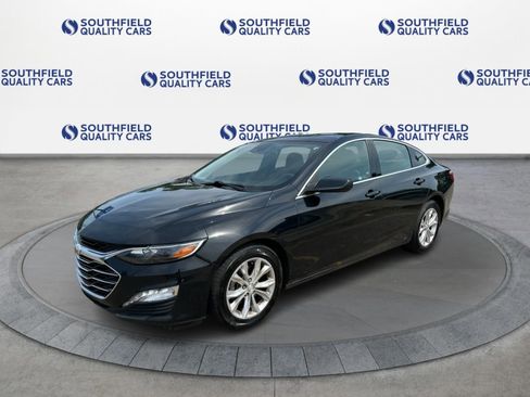Used 2021 Chevrolet Malibu LT FWD image 2