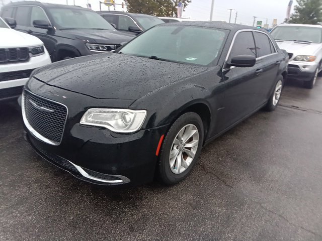 Used 2015 Chrysler 300 Limited RWD image 2