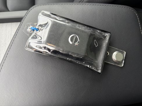 Certified 2025 Volvo XC60 B5 Plus image 38