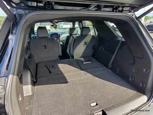 Used 2022 Chevrolet Traverse RS FWD image 19