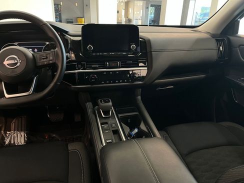 Used 2025 Nissan Pathfinder SV image 37