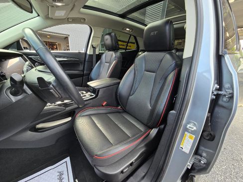 Used 2023 Buick Envision Essence w/ Sport Touring Package image 11