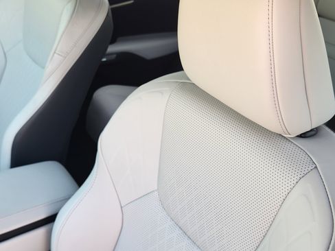 Used 2025 Lexus RX 350 Premium Plus w/ Accessory Package (Z1) image 17