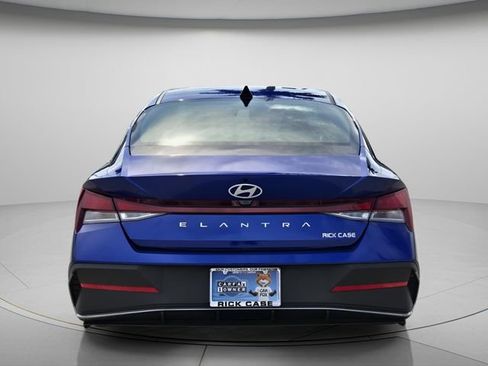 Used 2025 Hyundai Elantra SE FWD image 6