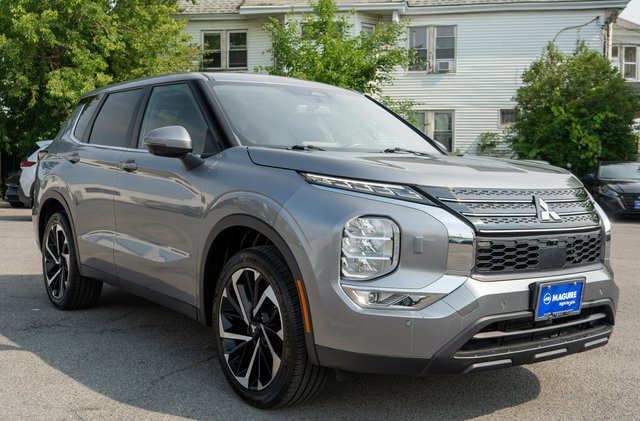 Used 2023 Mitsubishi Outlander SE AWD/4WD image 4