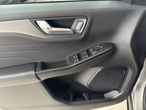 Used 2024 Ford Escape SE image 22