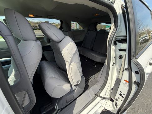 Used 2021 Toyota Sienna LE FWD image 24