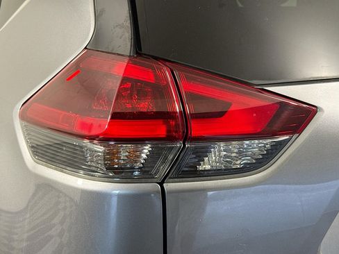 Used 2019 Nissan Rogue SV image 36