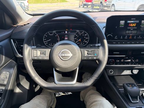 Used 2023 Nissan Rogue SL w/ SL Premium Package FWD image 16