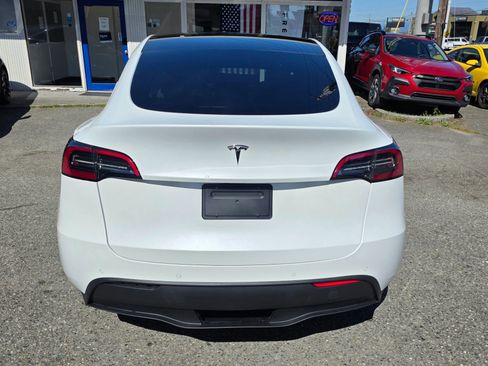 Used 2022 Tesla Model Y Long Range image 6