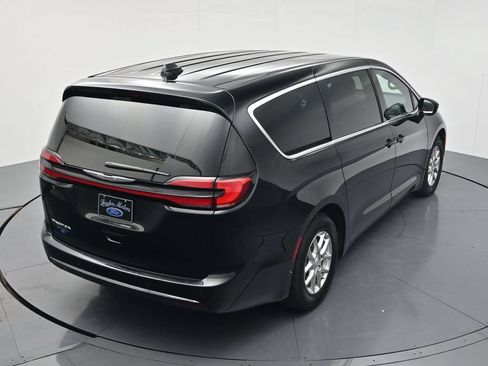 Used 2026 Chrysler Pacifica Select FWD image 37