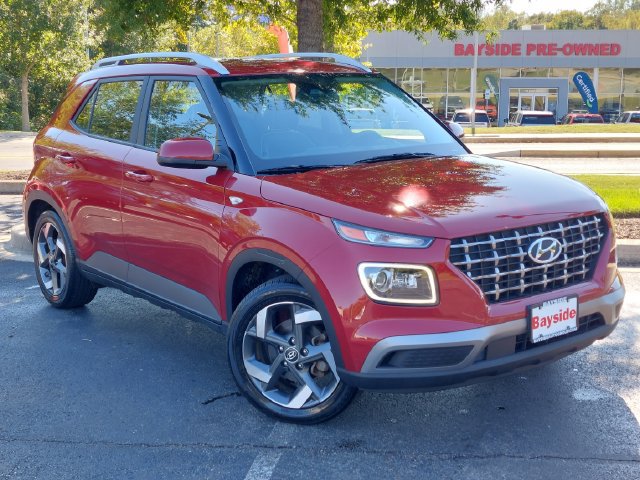 Used 2023 Hyundai Venue Limited w/ Cargo Package FWD image 2