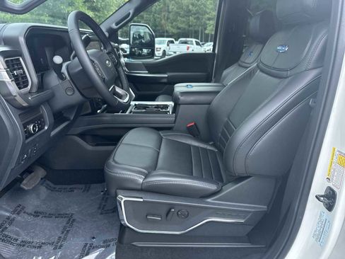 Used 2025 Ford F450 Platinum image 9