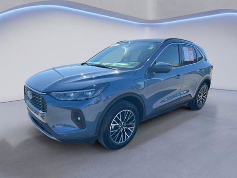 Used 2023 Ford Escape SE w/ PHEV Premium Package image 3