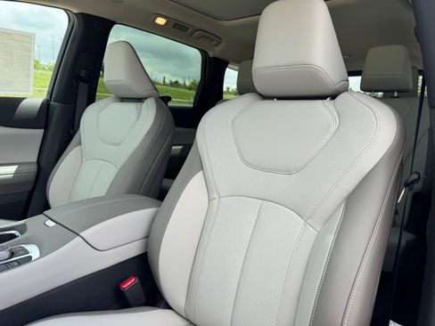 New 2027 INFINITI QX60 Luxe w/ Family Package FWD image 11