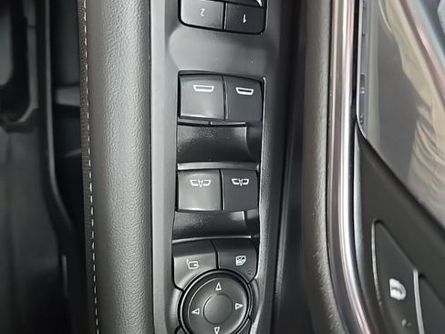 Used 2023 GMC Yukon SLT w/ SLT Premium Package image 21