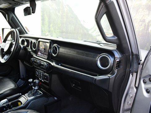 Used 2018 Jeep Wrangler Unlimited Sahara image 24