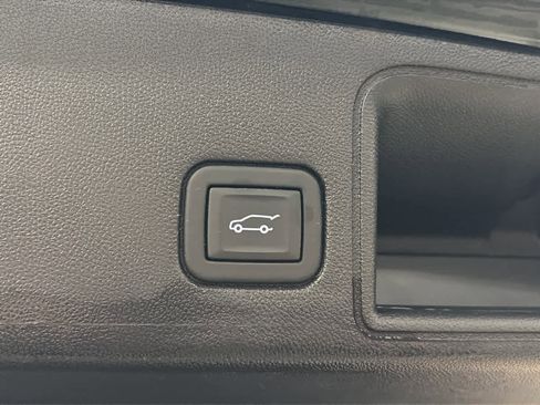 Certified 2024 GMC Terrain SLT w/ Infotainment Package II image 29