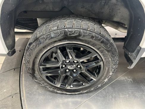 Used 2024 Chevrolet Silverado 1500 LT Trail Boss w/ LT Trail Boss Premium Package AWD/4WD image 6