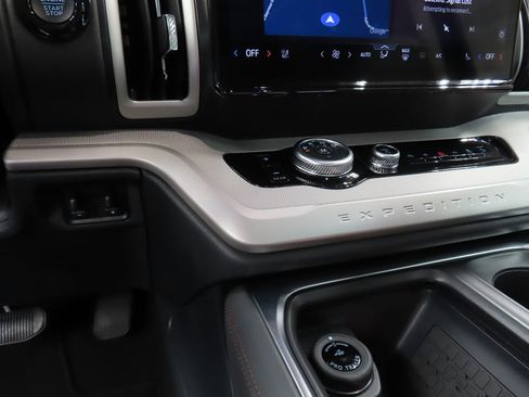 Used 2025 Ford Expedition Active image 65