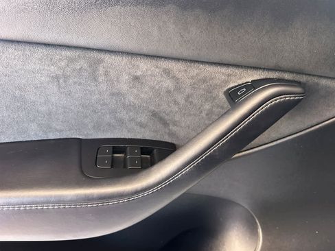 Used 2022 Tesla Model Y Performance image 12