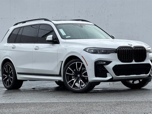 Used 2022 BMW X7 xDrive40i w/ M Sport Package image 2