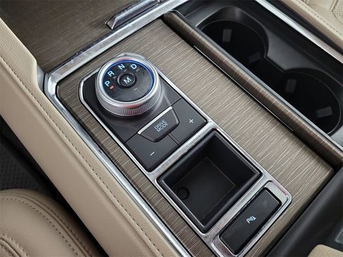 Used 2023 Ford Expedition Limited image 31