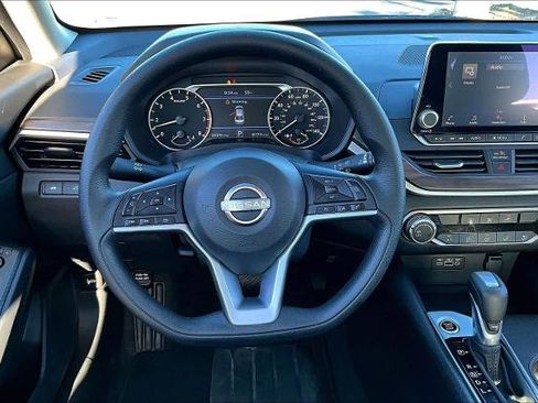 Certified 2025 Nissan Altima 2.5 SV image 6