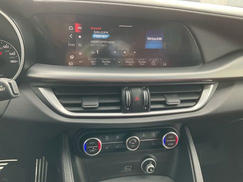 Used 2022 Alfa Romeo Stelvio Veloce image 21