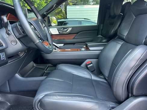 Certified 2024 Lincoln Navigator L Reserve AWD/4WD image 10